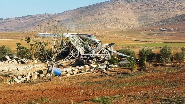 بالصور| هدم منشآت زراعية شرق طوباس